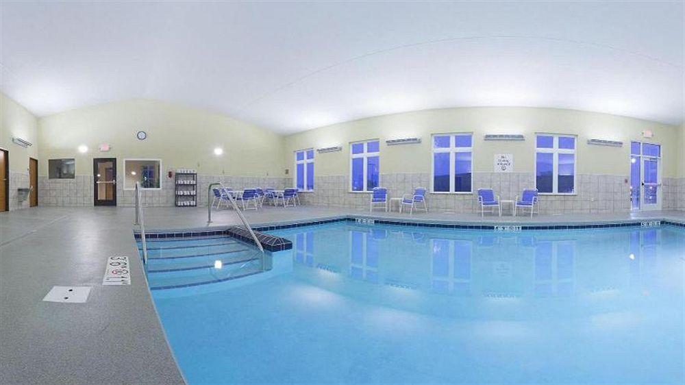 Holiday Inn Express Hotel & Suites Antigo By Ihg Bagian luar foto