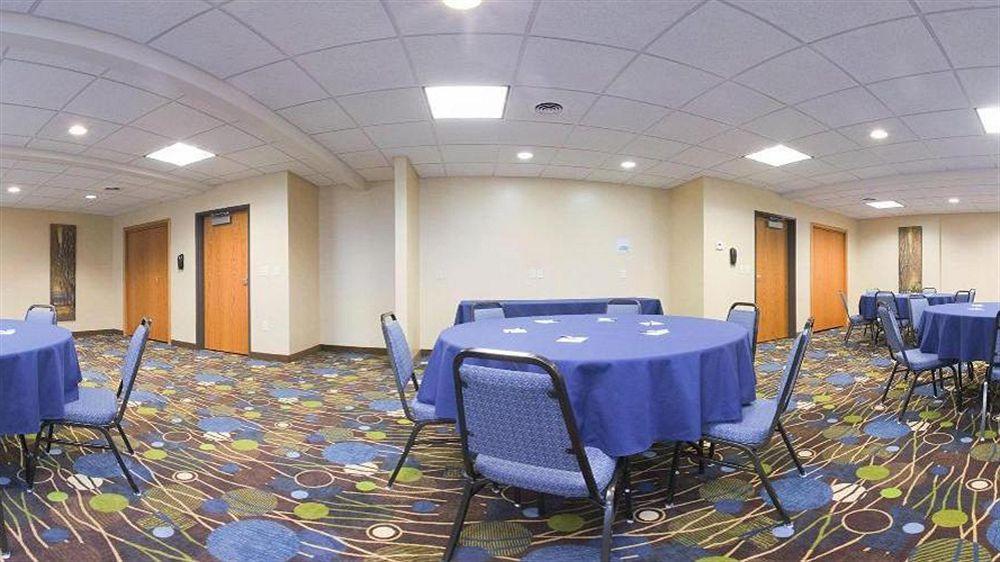 Holiday Inn Express Hotel & Suites Antigo By Ihg Bagian luar foto