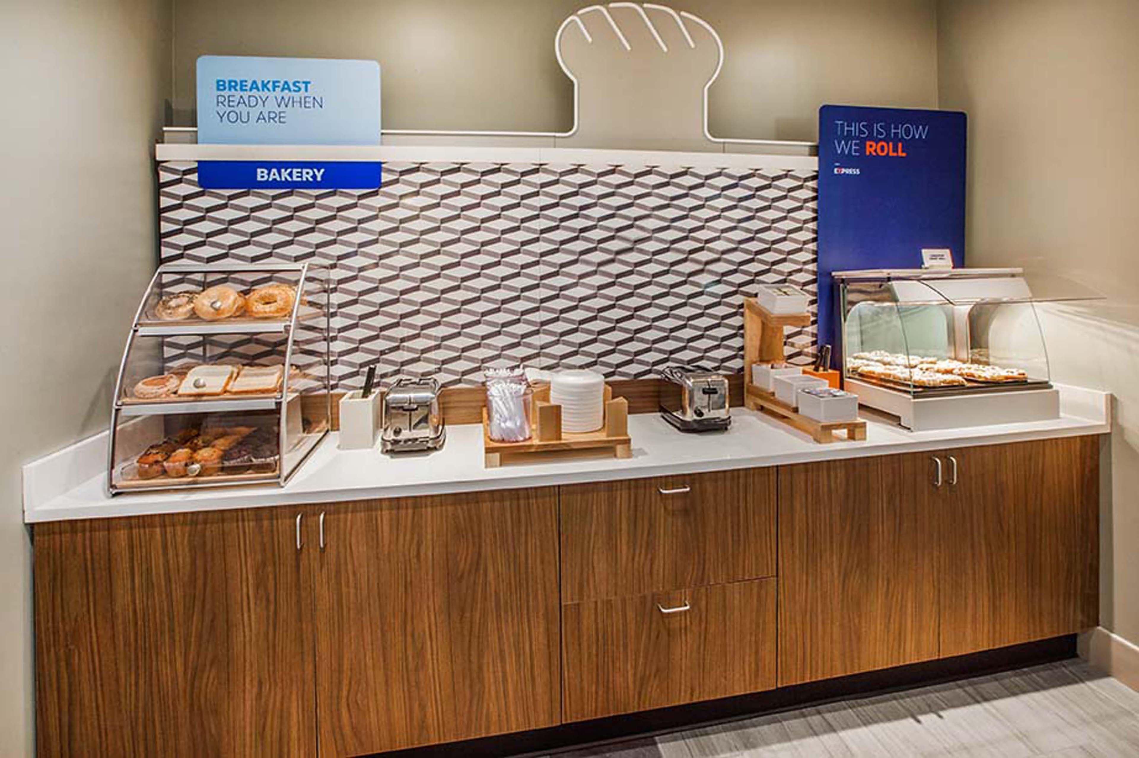 Holiday Inn Express Hotel & Suites Antigo By Ihg Bagian luar foto