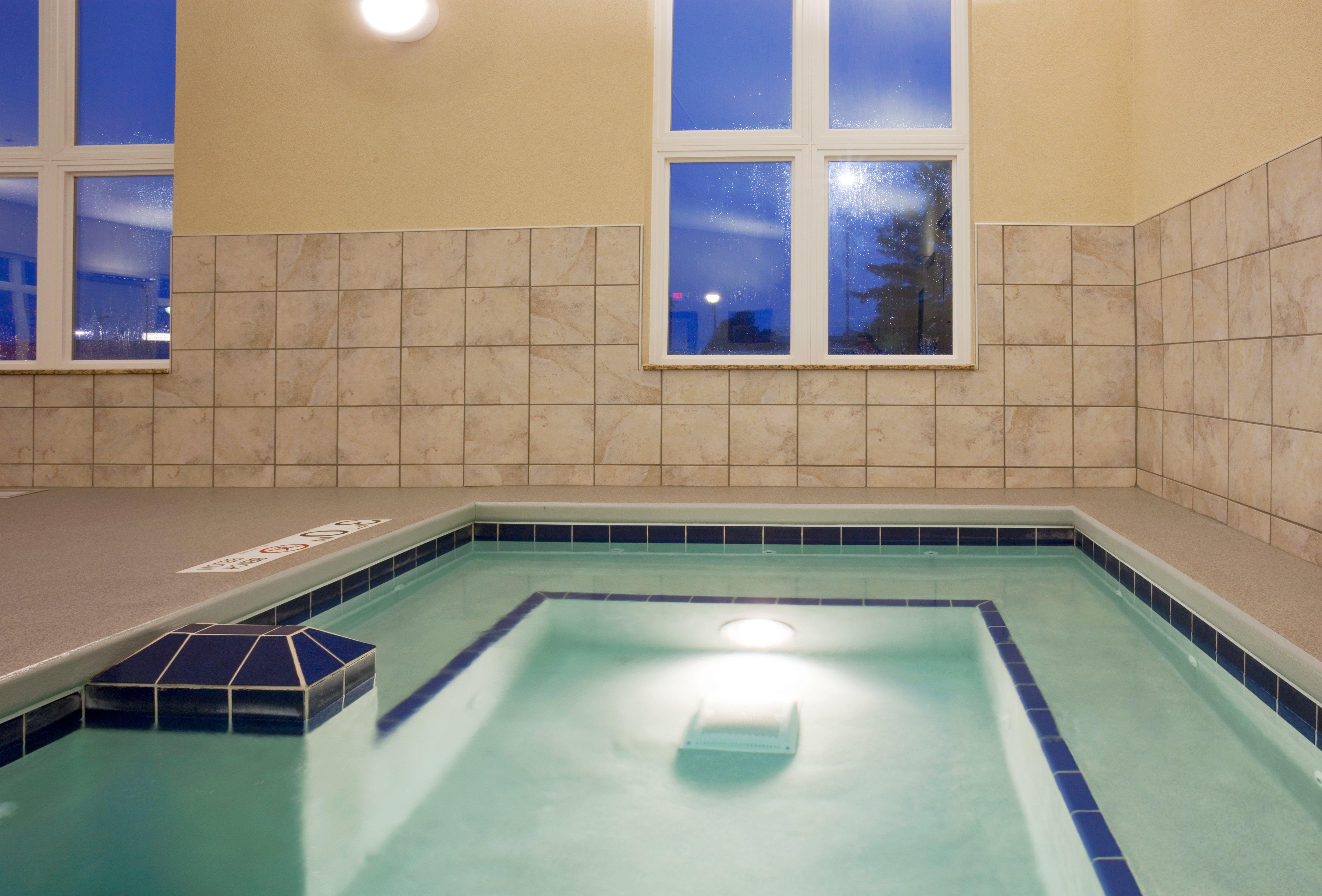 Holiday Inn Express Hotel & Suites Antigo By Ihg Bagian luar foto