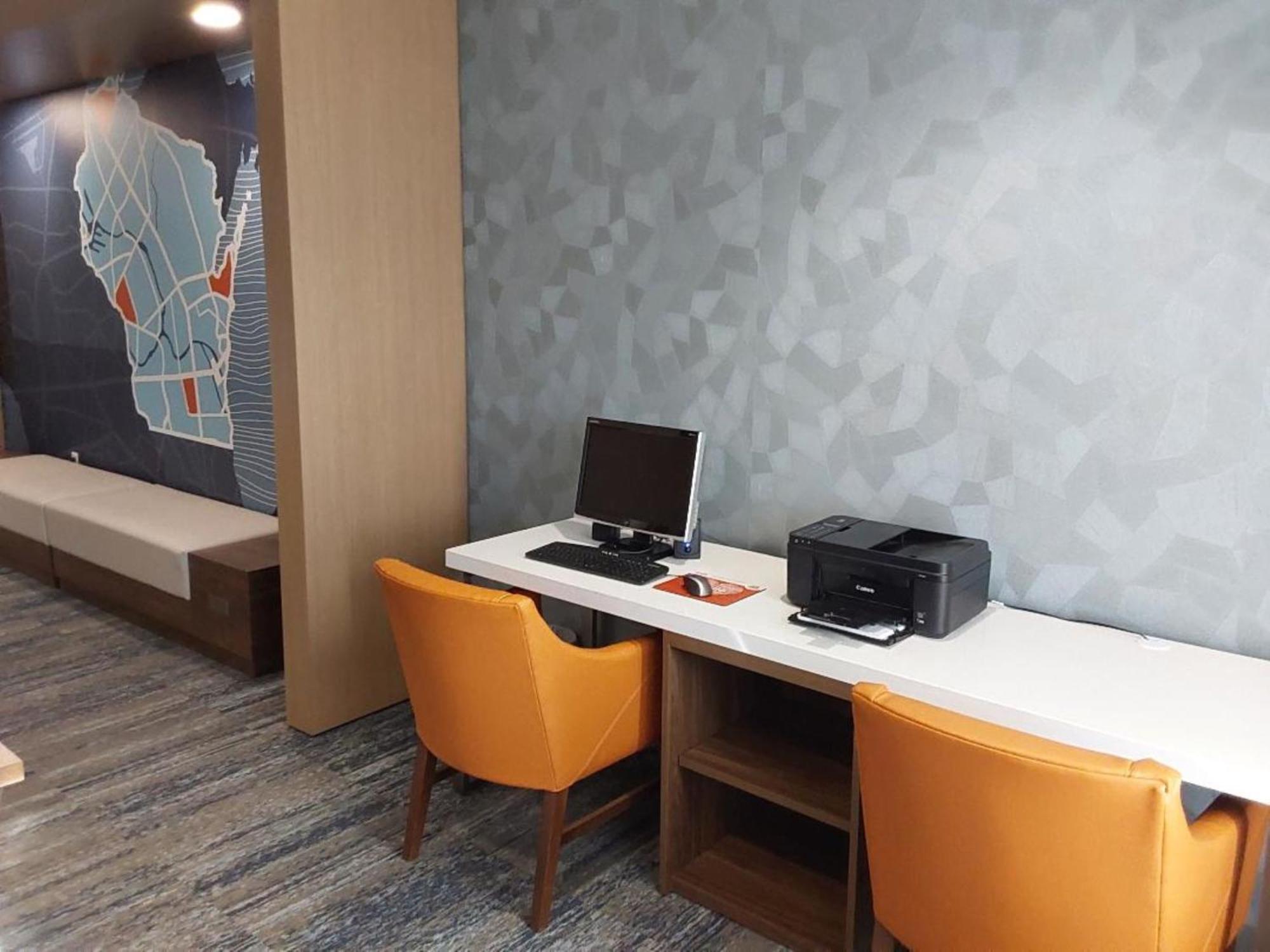Holiday Inn Express Hotel & Suites Antigo By Ihg Bagian luar foto