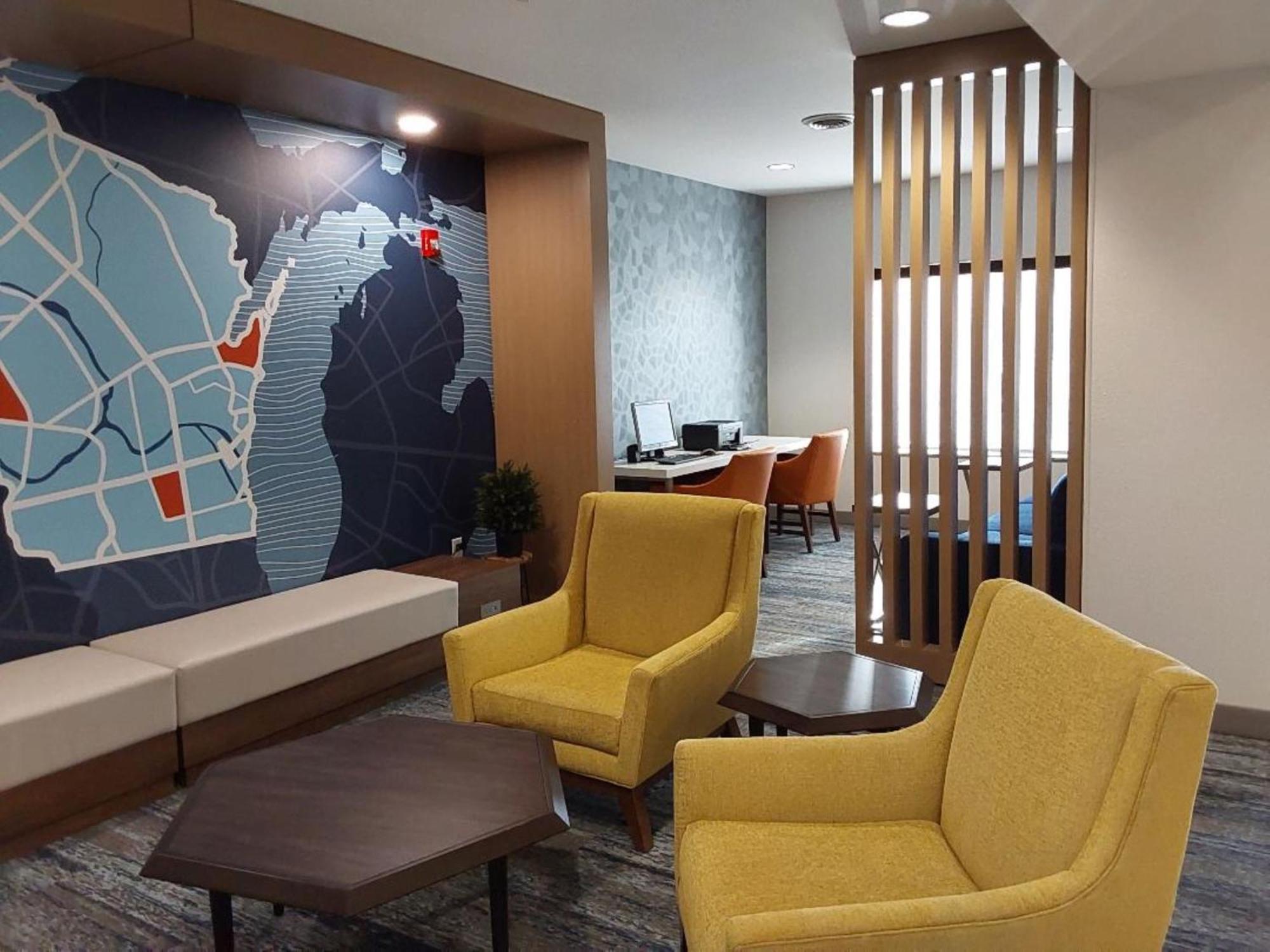 Holiday Inn Express Hotel & Suites Antigo By Ihg Bagian luar foto