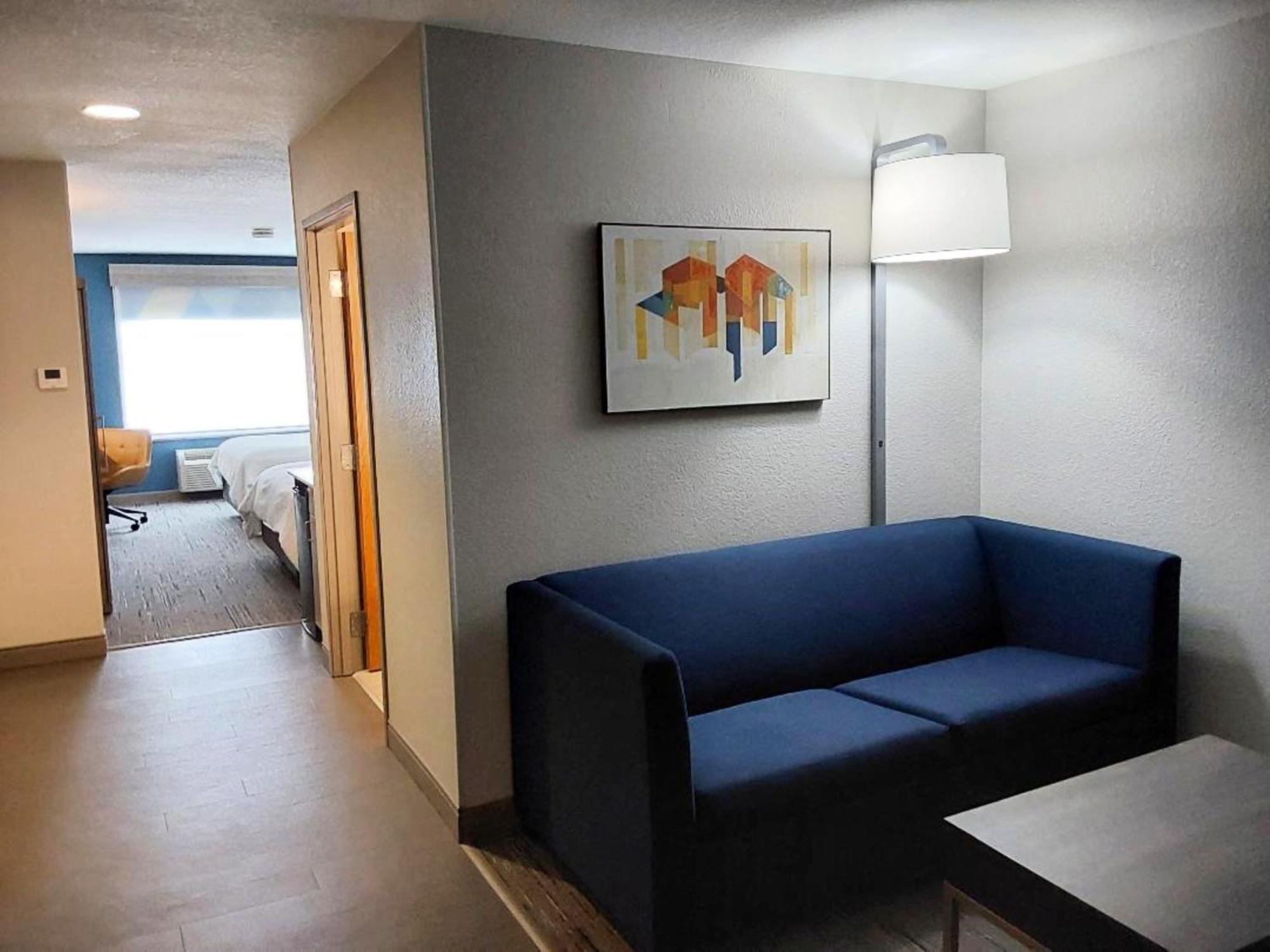 Holiday Inn Express Hotel & Suites Antigo By Ihg Bagian luar foto