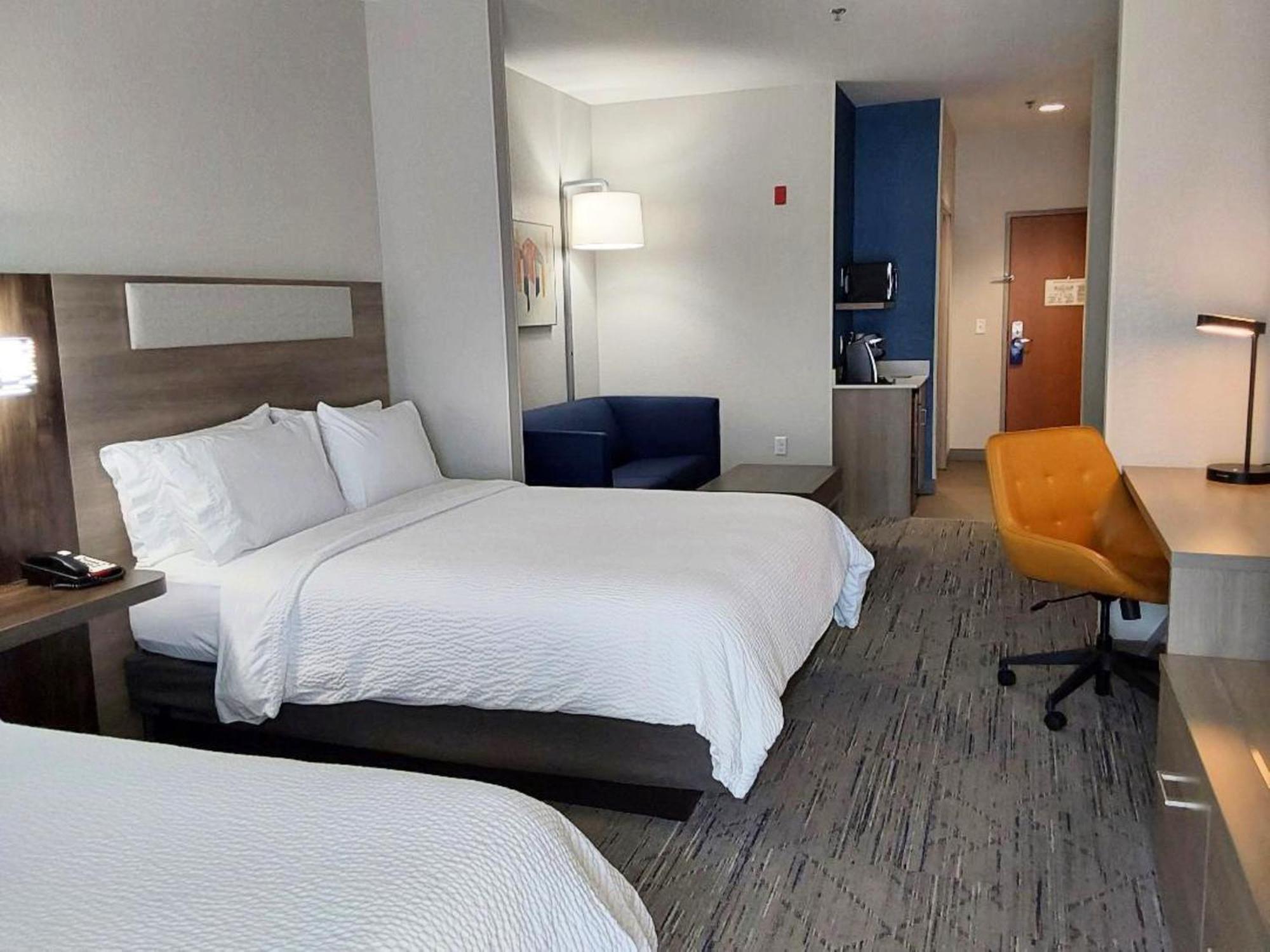 Holiday Inn Express Hotel & Suites Antigo By Ihg Bagian luar foto
