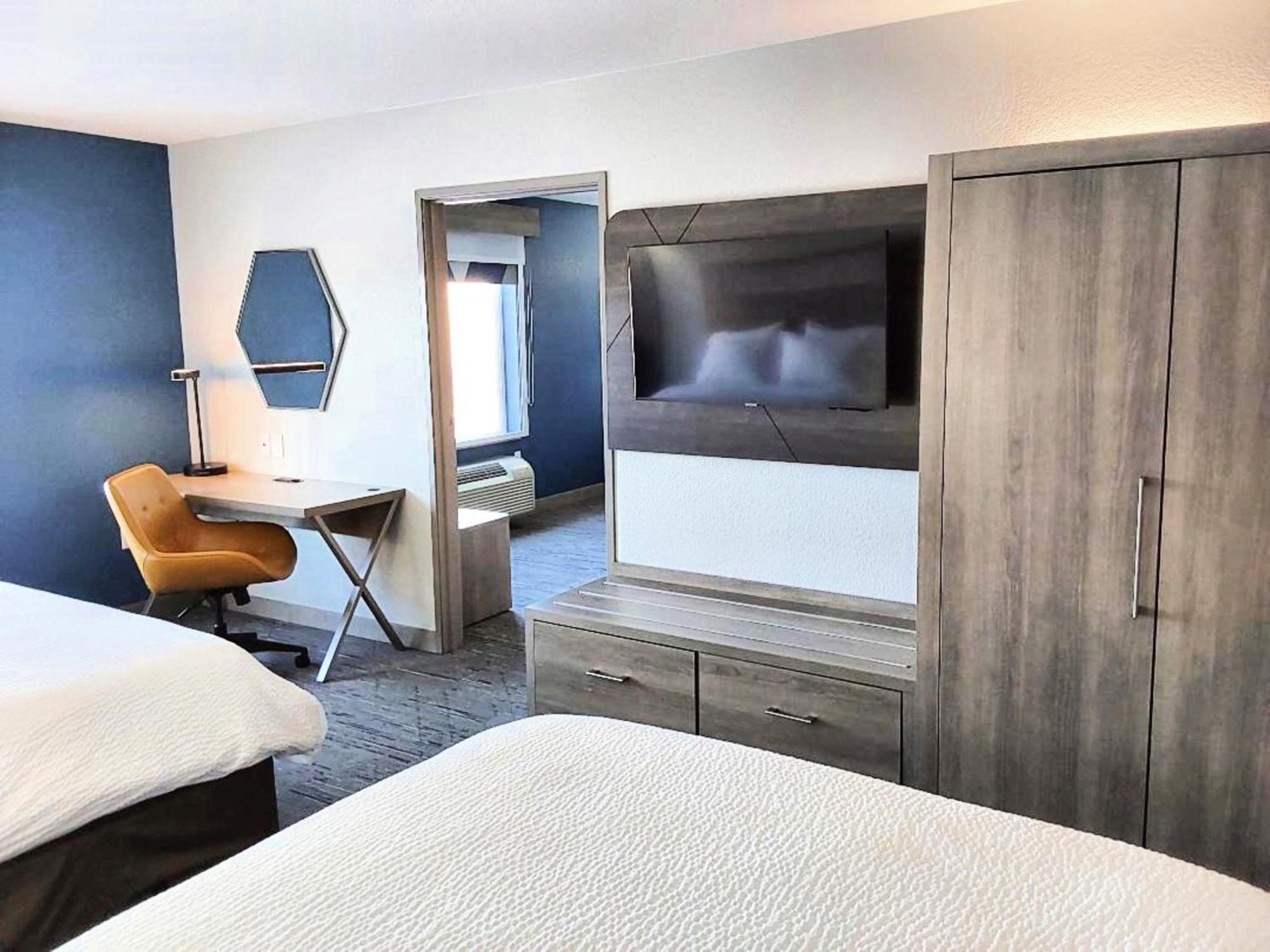 Holiday Inn Express Hotel & Suites Antigo By Ihg Bagian luar foto