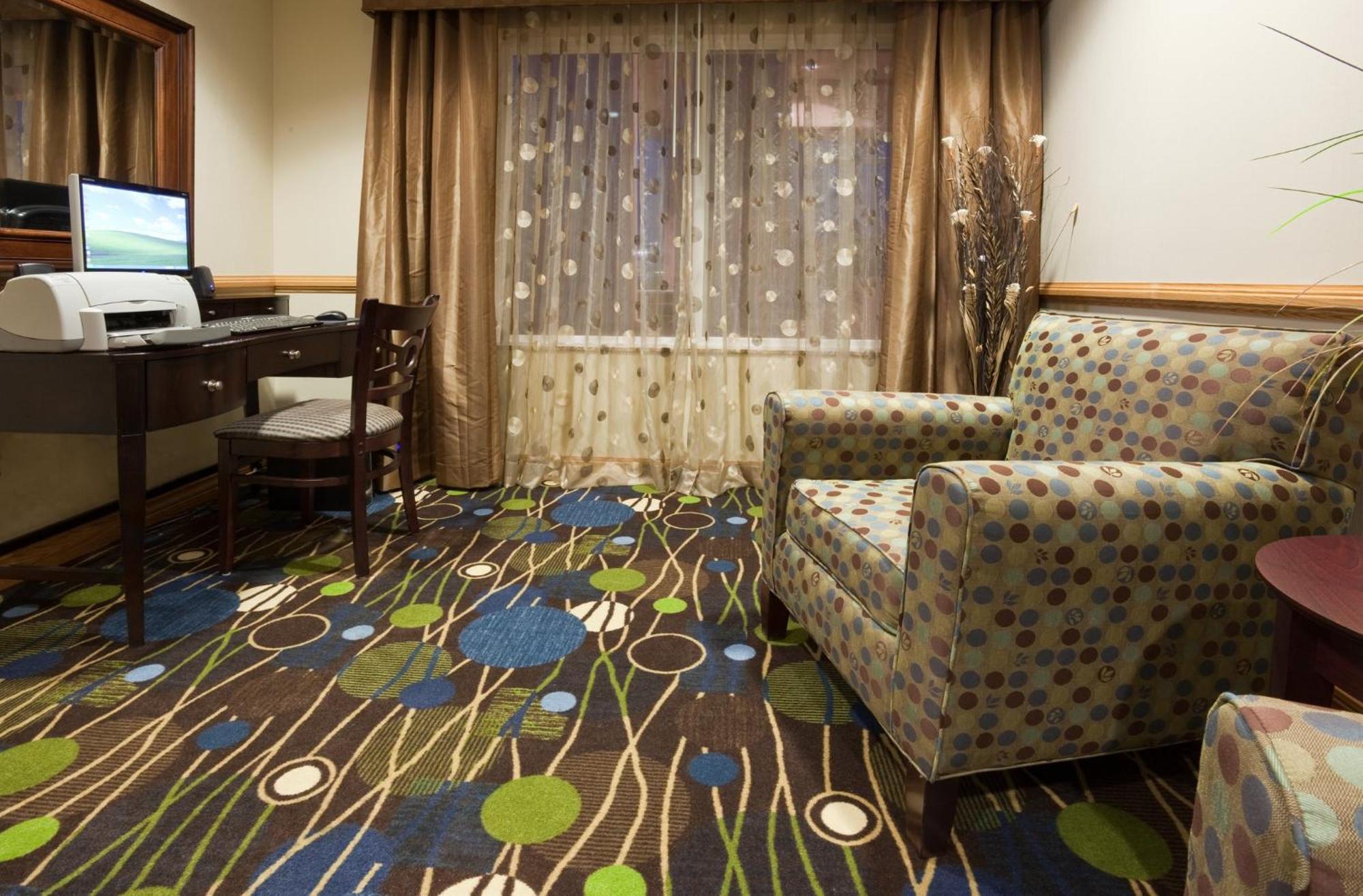 Holiday Inn Express Hotel & Suites Antigo By Ihg Bagian luar foto