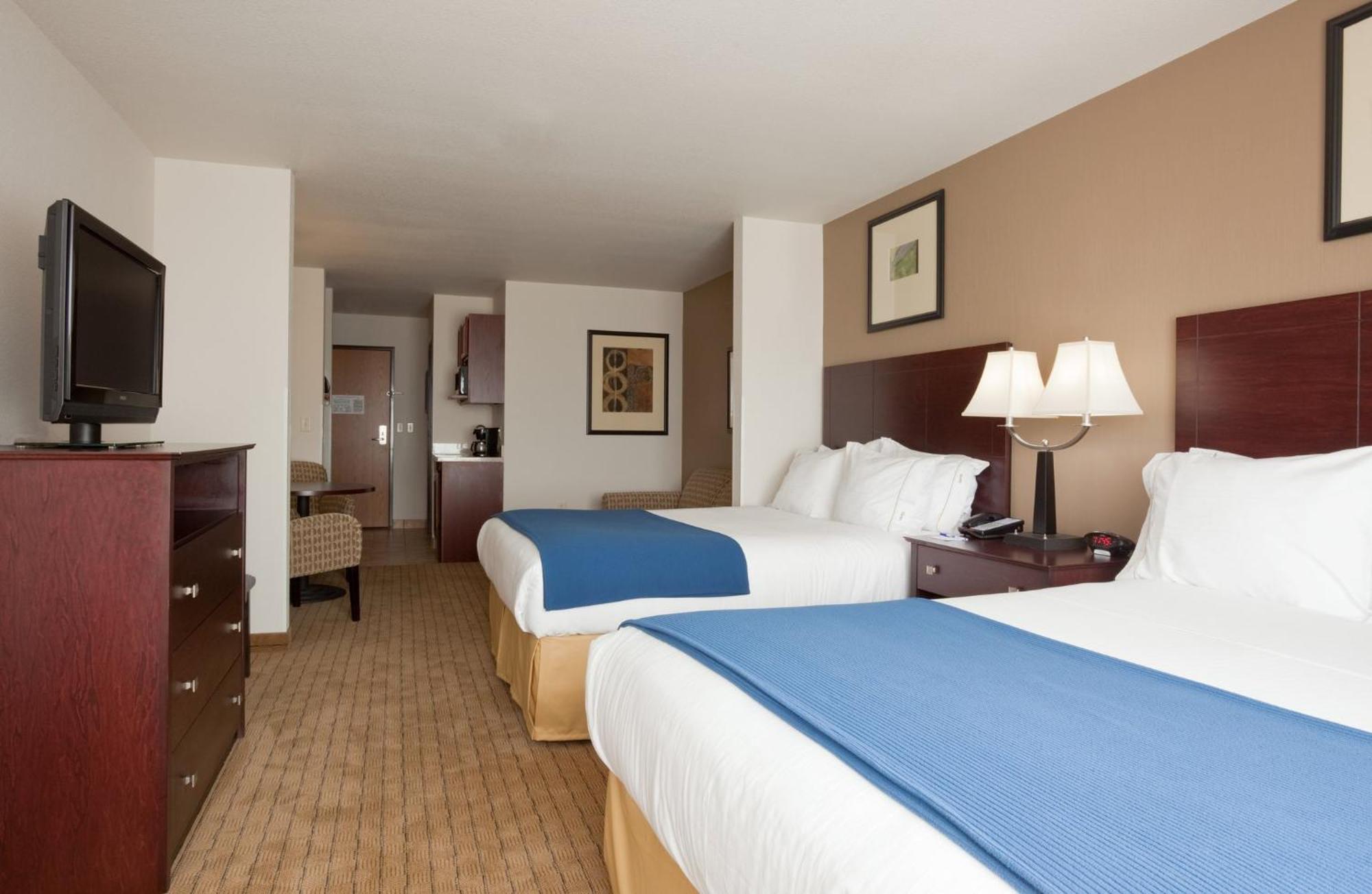 Holiday Inn Express Hotel & Suites Antigo By Ihg Bagian luar foto