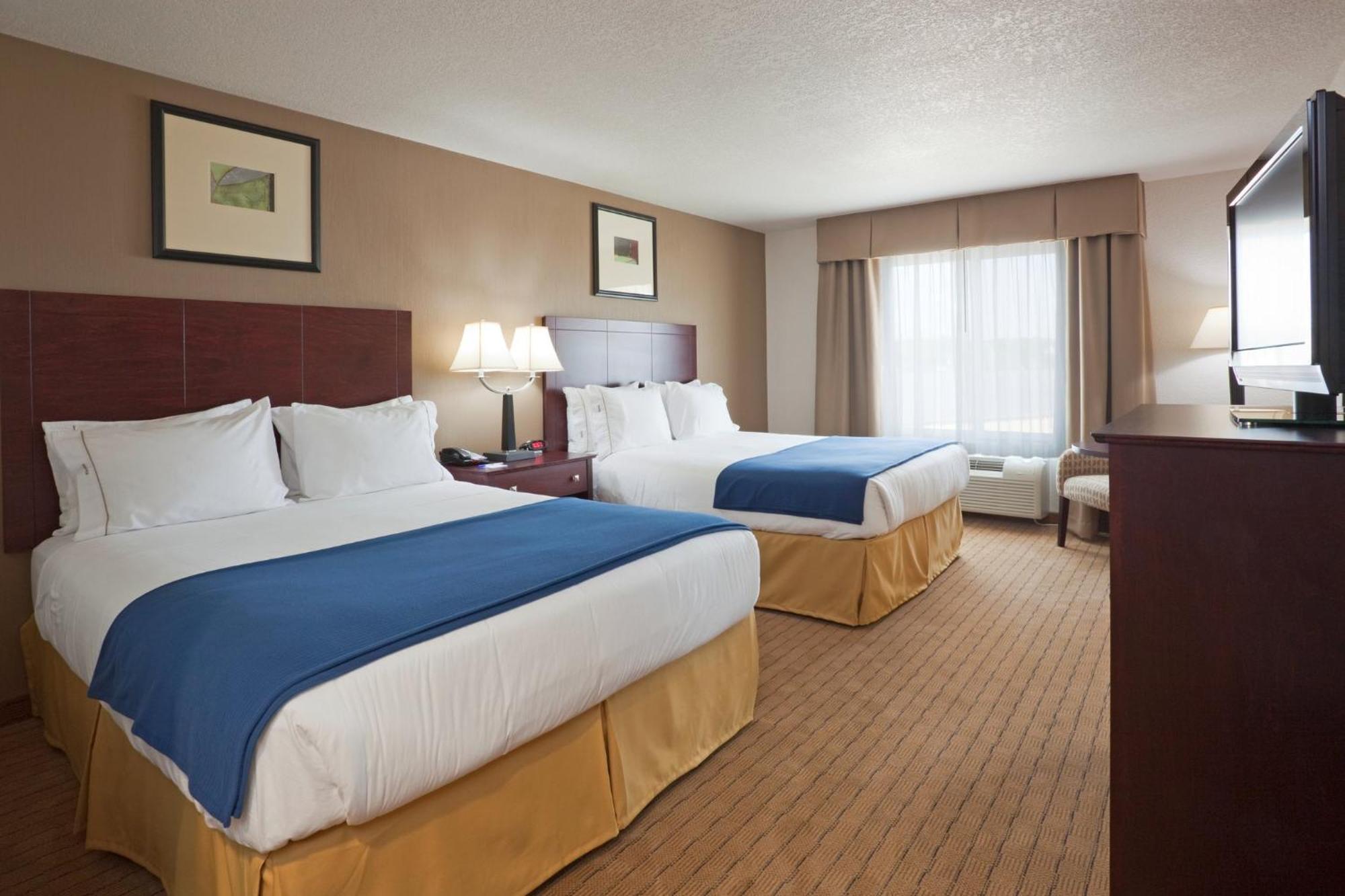 Holiday Inn Express Hotel & Suites Antigo By Ihg Bagian luar foto