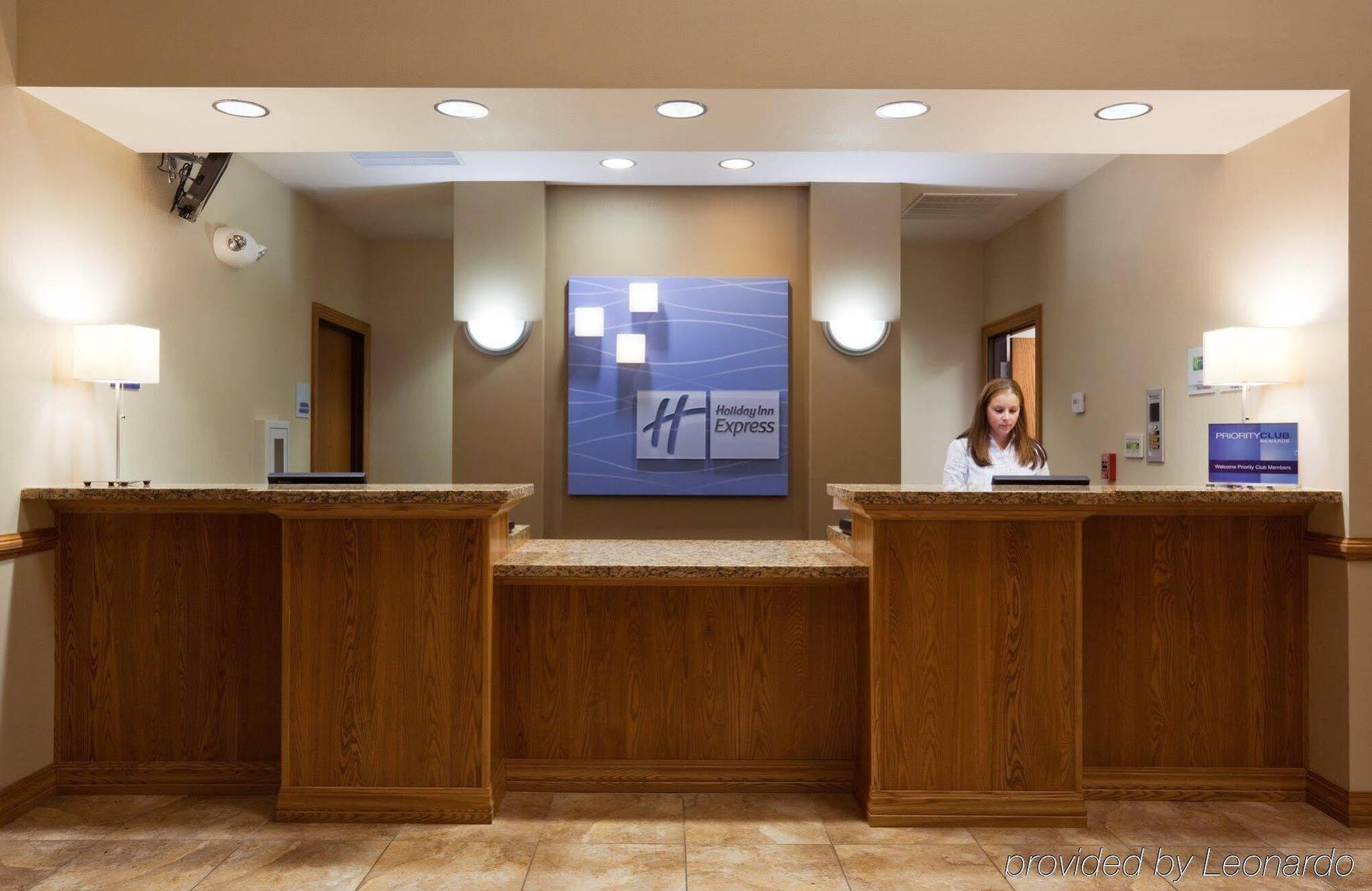 Holiday Inn Express Hotel & Suites Antigo By Ihg Bagian luar foto